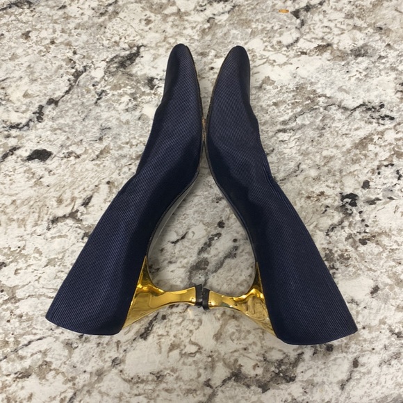 Stuart Weitzman Vintage Pumps - Picture 6 of 11